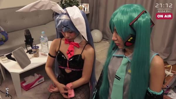 [黒咲りん]【実写カメラ】ニコ超行くぞ！前夜祭 コス衣装お披露目 〜おともだちといっ.jpg